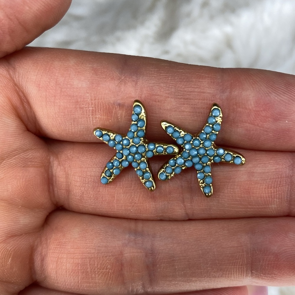 Lilly Pulitzer, starry earrings. Starfish with blue stones. Stud earrings.